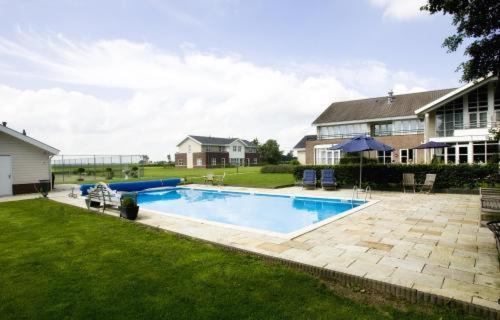 Landhotel De Ijsvogel Sint Nicolaasga ภายนอก รูปภาพ