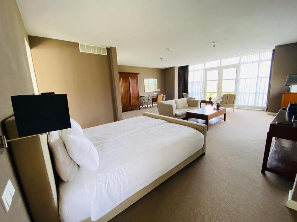 Landhotel De Ijsvogel Sint Nicolaasga ภายนอก รูปภาพ